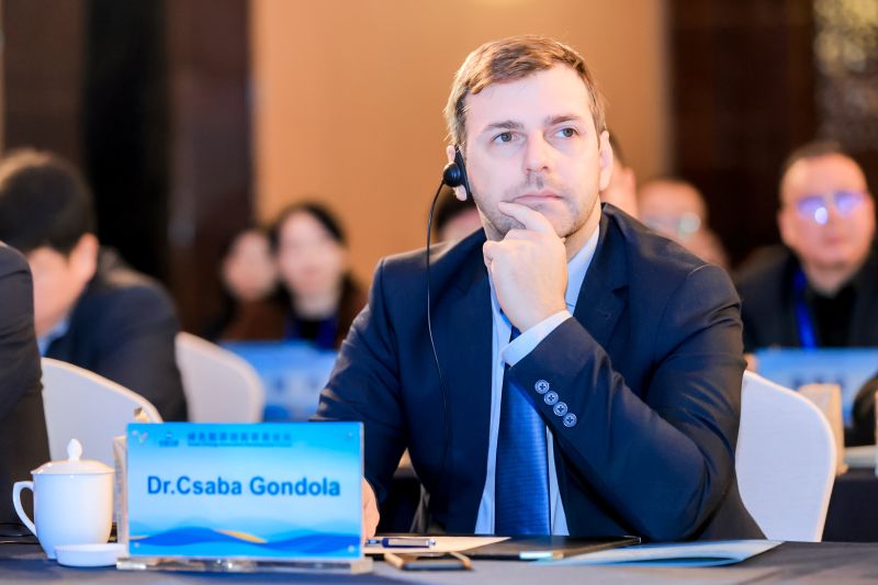 S.E. Dr Csaba Gondola, secrétaire d’État à l’Économie circulaire et à la Politique climatique, ministère de l’Énergie, République de Hongrie